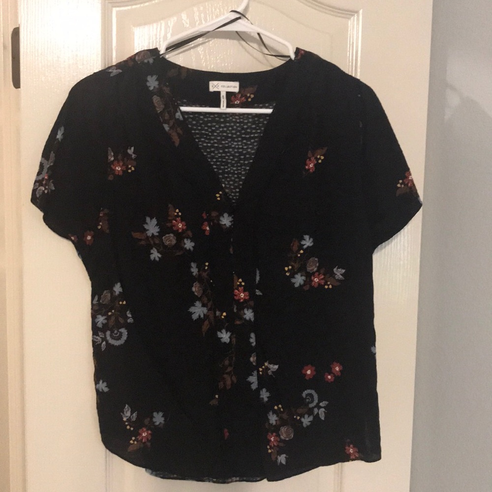 Black floral tee